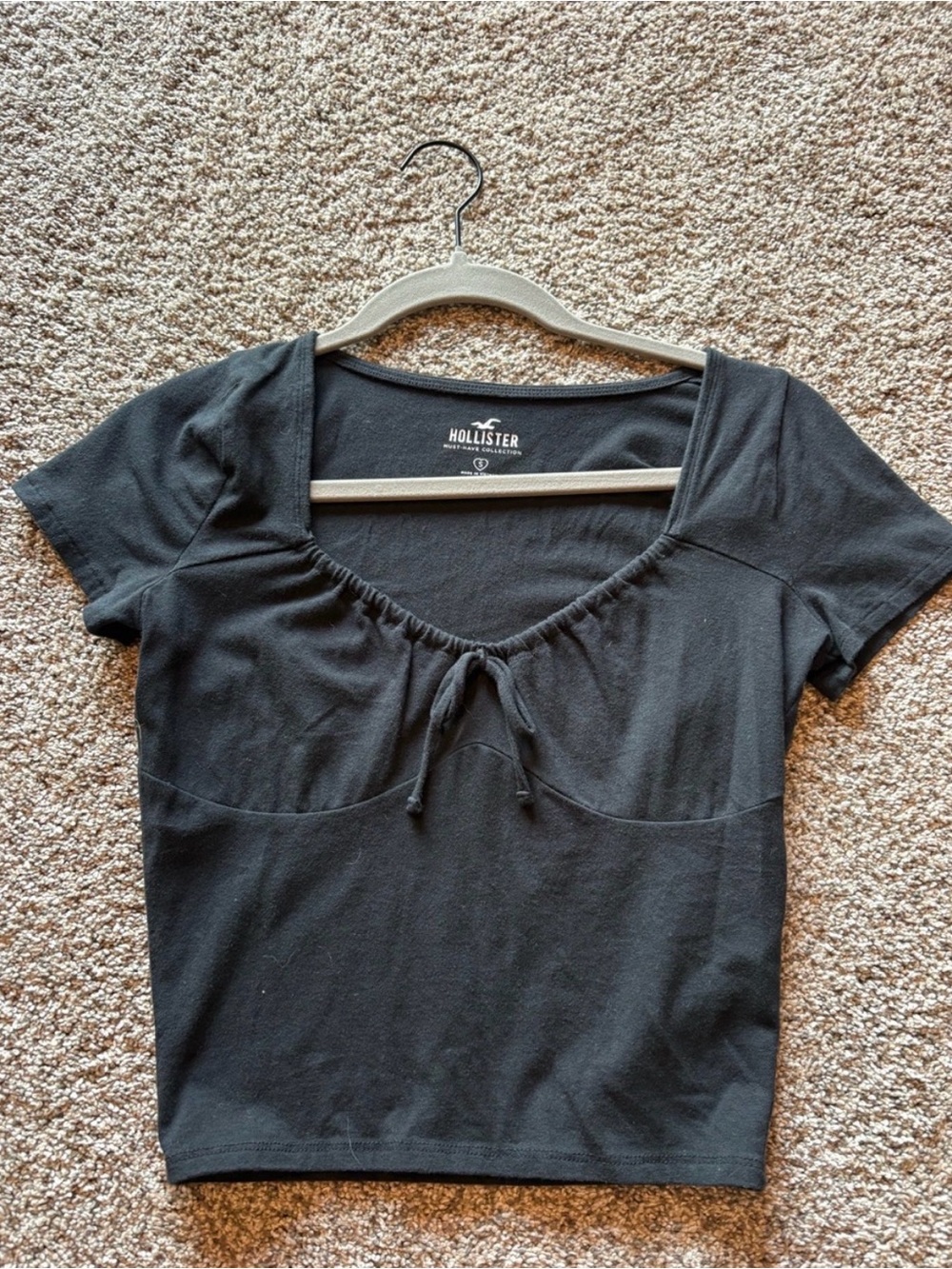 Hollister Black Short Sleeve Scoop Crop Top with Tie
